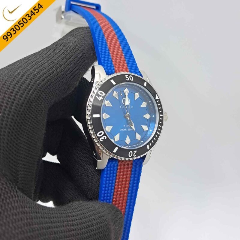 Gucci Dive Steel Blue Dial Unisex Rubber Strap Swiss Watch - Image 2